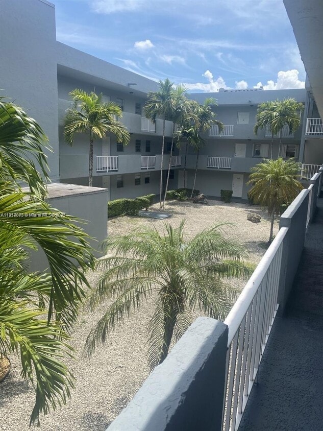 Foto principal - 1755 W 60th St