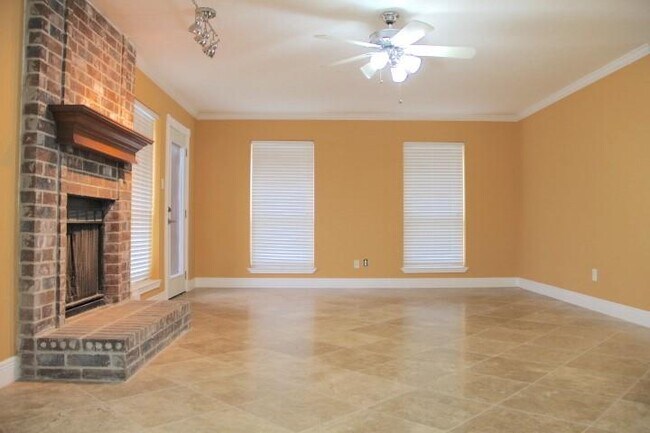 Building Photo - 13703 Kensington Pl