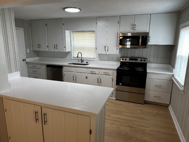 Building Photo - 6328 Robinhood Rd