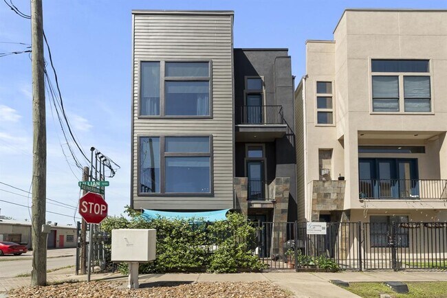 Building Photo - 5122 Lillian St