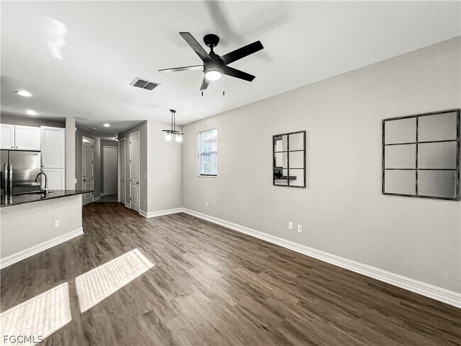 Building Photo - 9452 Montebello Way