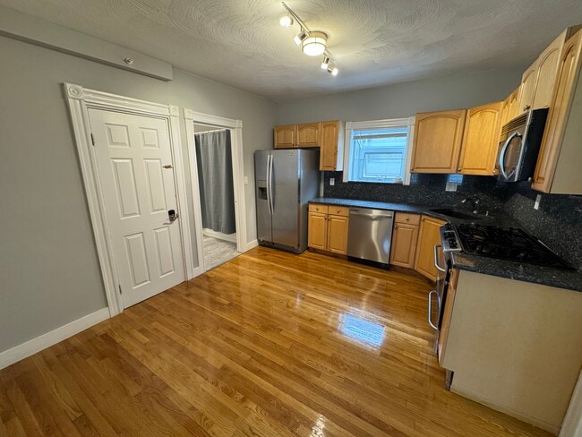 Building Photo - 35 Cameron Ave