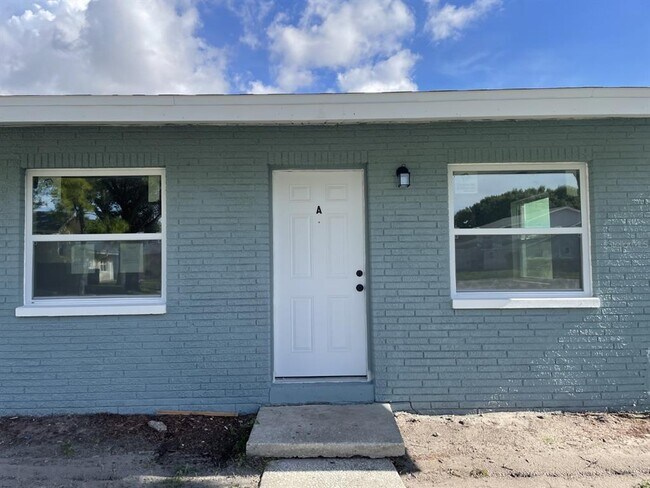 Building Photo - 5202 Laurel Pl