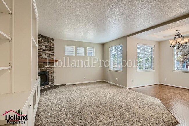 Foto del edificio - ** Now Available! ** Gorgeous Pet-Friendly...