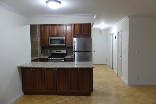 Foto del edificio - 270 Marin Blvd