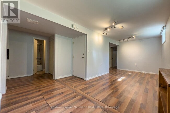 Building Photo - 37 Dunhill Crescent