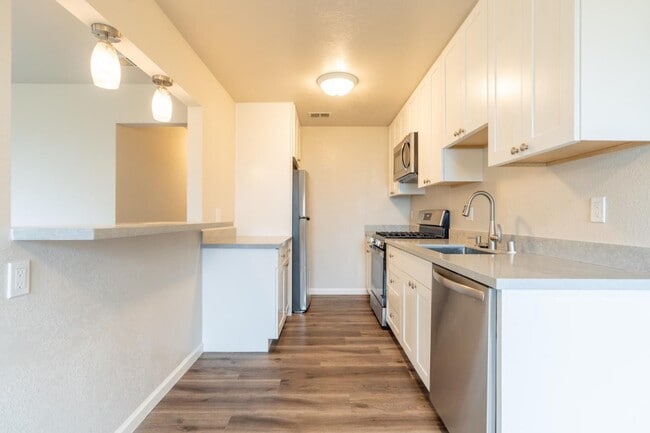 Foto del edificio - 556 Heathcliff Dr