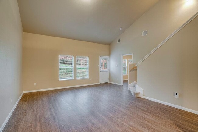 Building Photo - 3723 Holden Ct