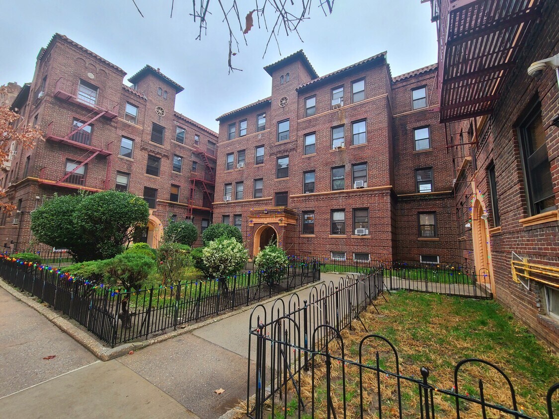 6264 Saunders St Unit P4, Rego Park, NY 11374 Condo for Rent in Rego