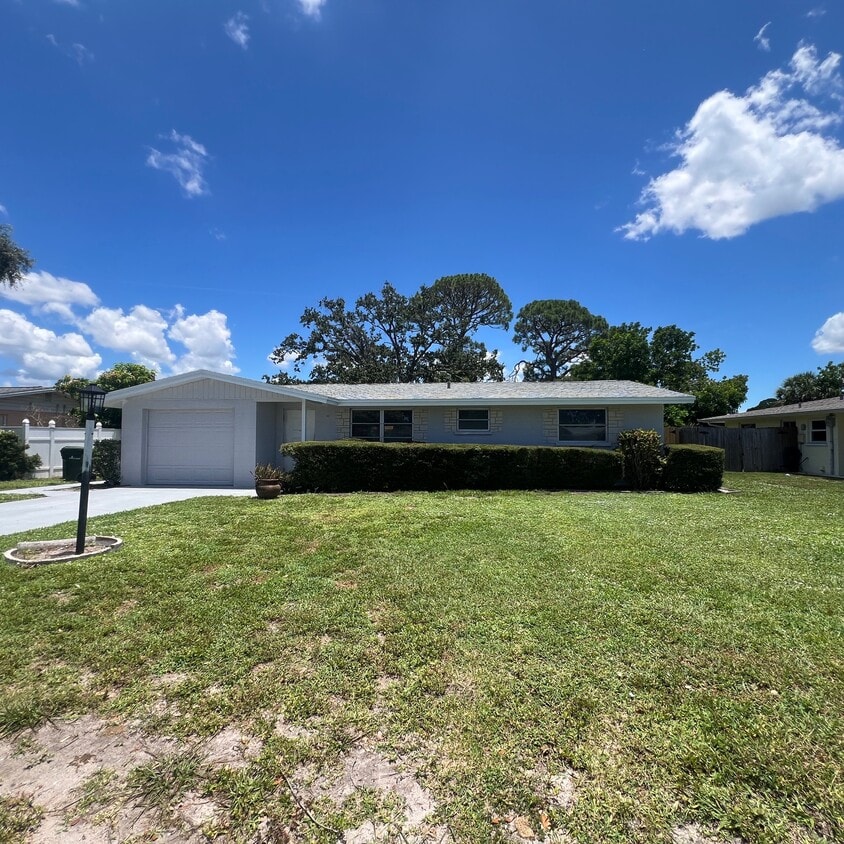 Primary Photo - 7456 Cass Cir
