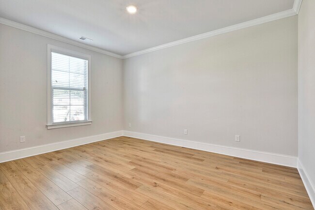 Foto del edificio - 327 Caledonia Ct