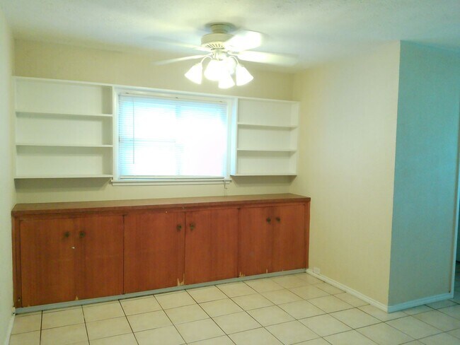 Building Photo - 4225 Warwick Dr