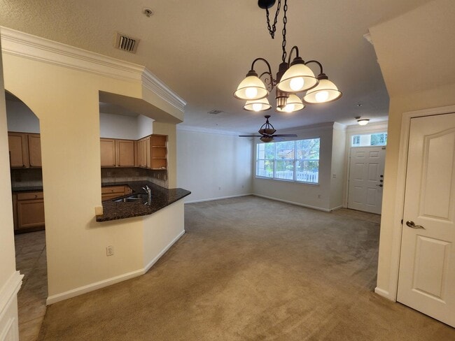 Building Photo - 111 Santiago Dr