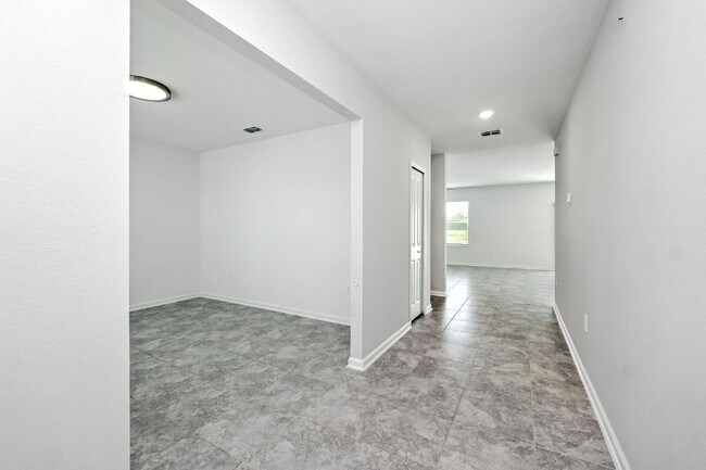 Foto del edificio - 4 Bed / 2.5 Bath Home – Available Septembe...