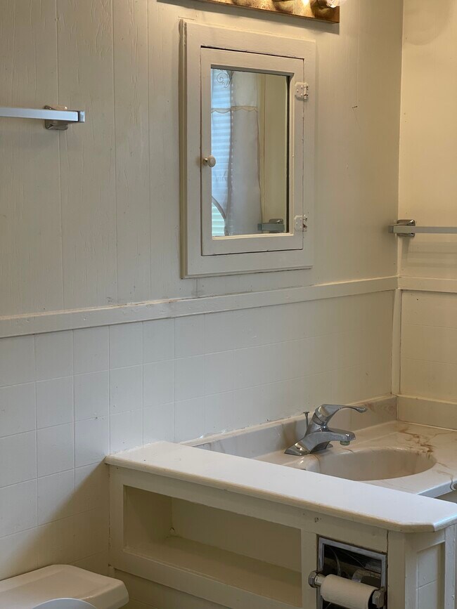 Bathroom - 1604 Palm St