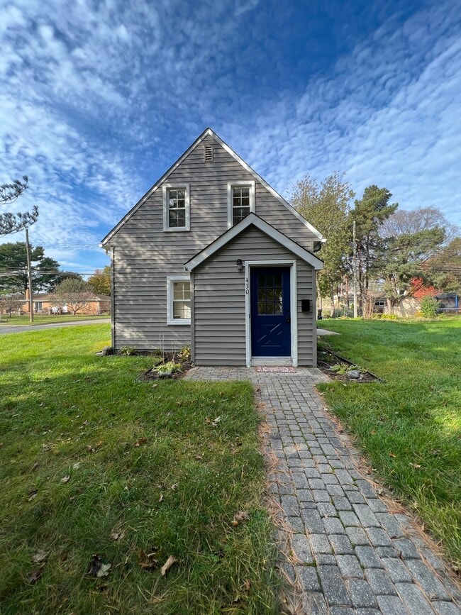 Building Photo - 430 S Webik Ave