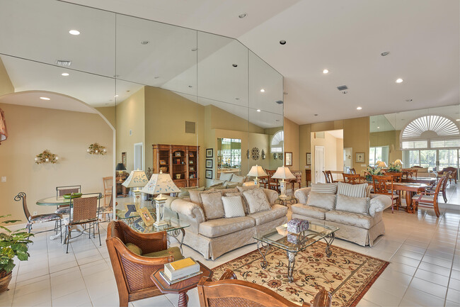 Foto del edificio - 392 Spyglass Way