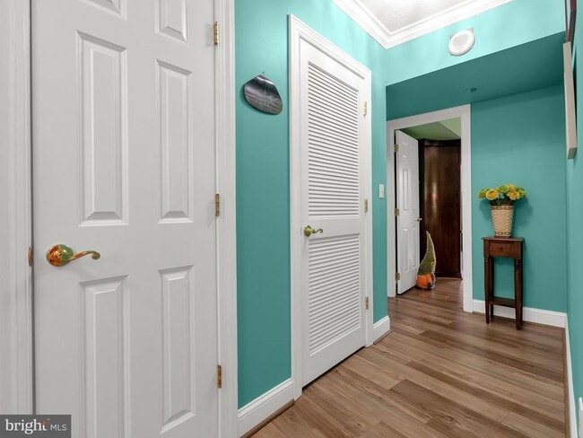 Foto del edificio - 1300 Crystal Dr