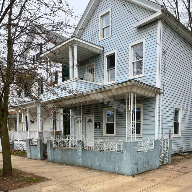 Building Photo - 207 Saltonstall Ave