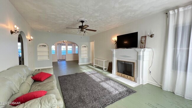 Building Photo - 255 Lexington Dr