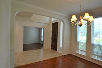 Building Photo - 12110 Laurel Ct