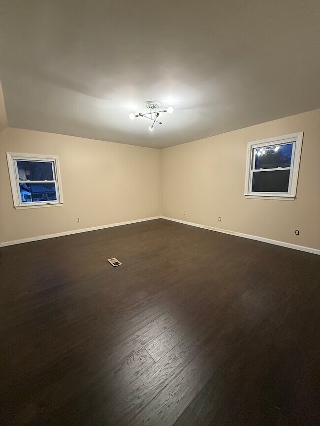 Foto del edificio - 130 Tunison Rd