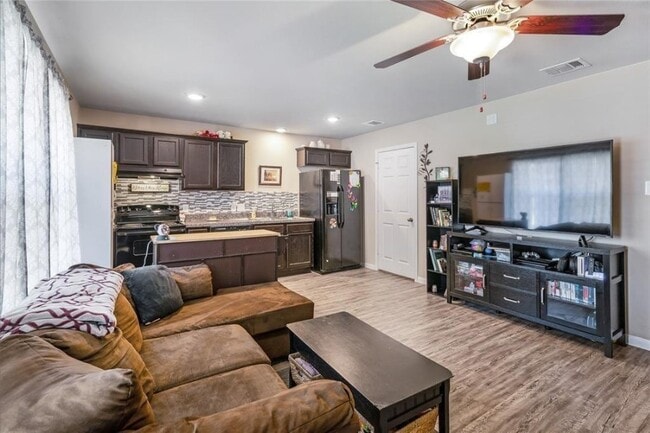 Foto del edificio - 16693 E Hammon