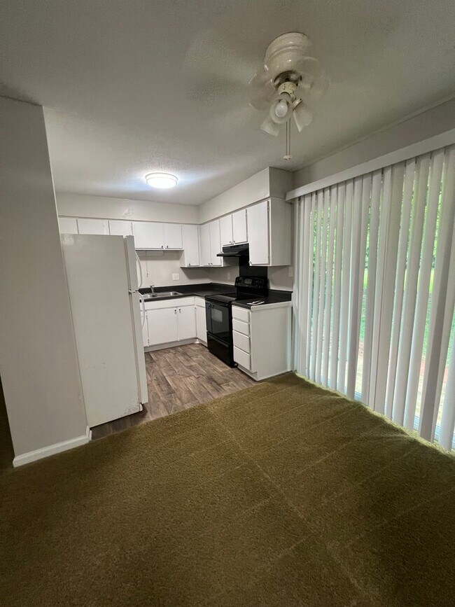 Foto del edificio - One bedroom only $1050.00