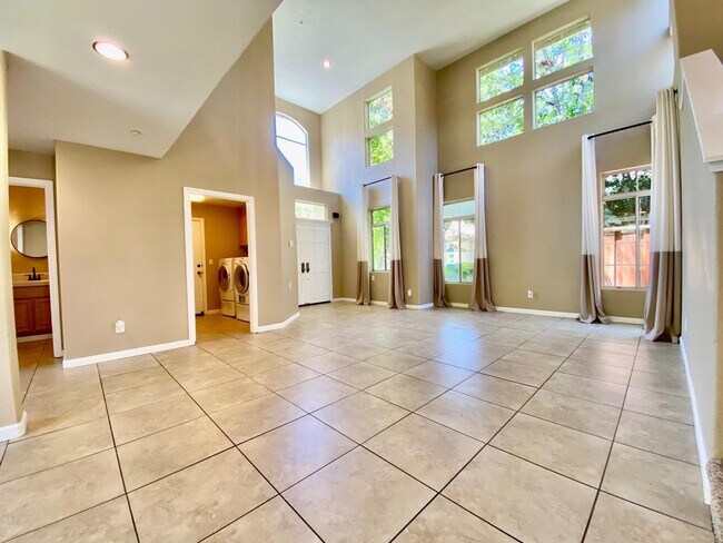 Building Photo - 17641 River Run Rd