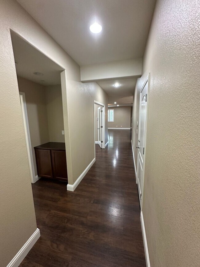 Building Photo - Beautiful 4 Bedroom, 3 Full Bath W/ Office...