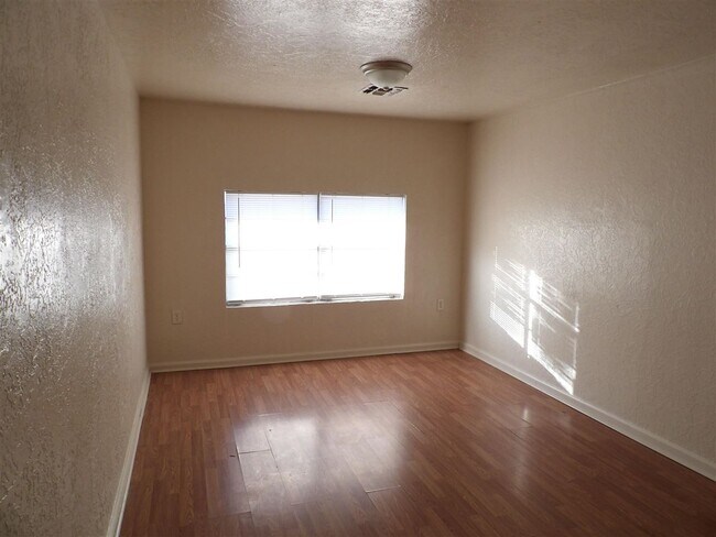 Foto del edificio - 1911 NW Andrews Ave