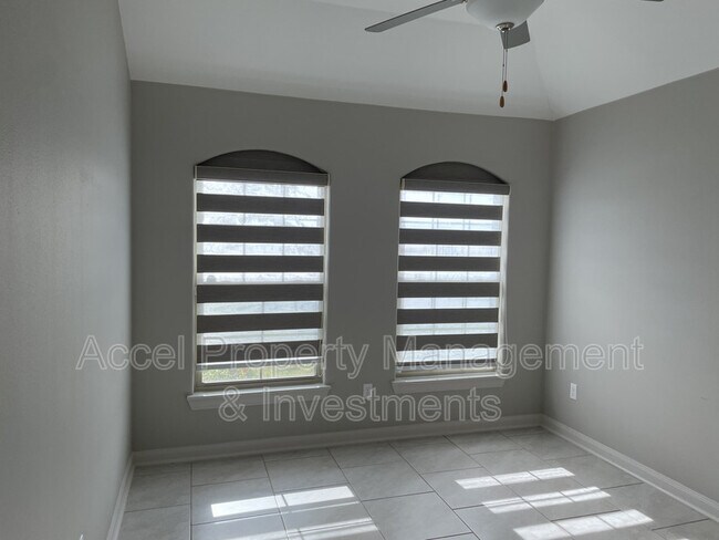 Foto del edificio - 608 S Templo Dorado St