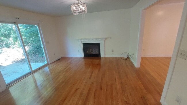 Building Photo - 339 Poplar St
