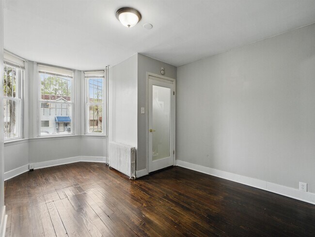 Foto del edificio - 121 Kearney Ave