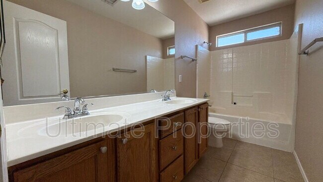Foto del edificio - 21123 N 82nd Ave