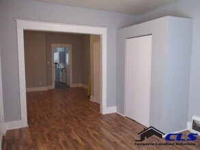 Building Photo - 1233 S 10th St