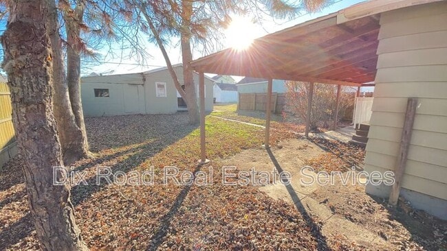 Building Photo - 1219 Azel Ave