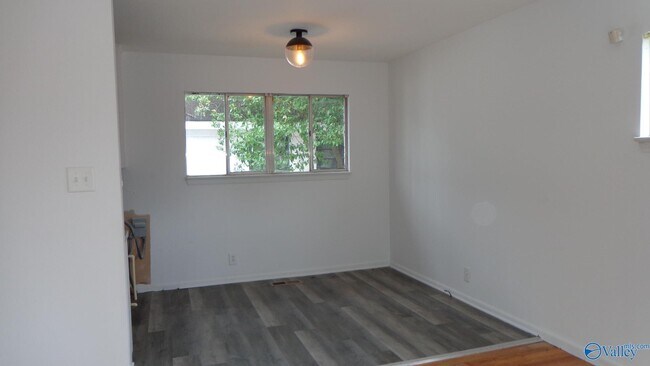 Foto del edificio - 114 Drake Ave SW