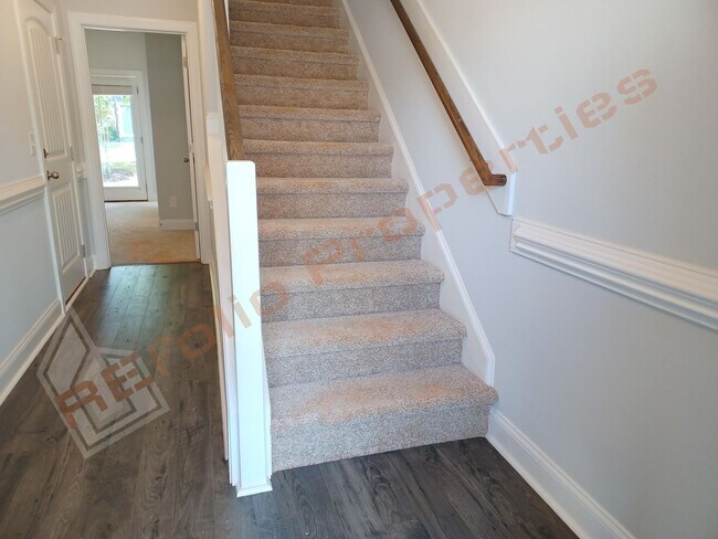 Building Photo - 718 Rosefield Dr