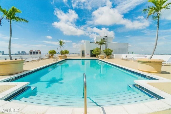 Building Photo - 1 br, 1 bath  - 1830 Radius Dr Apt 622