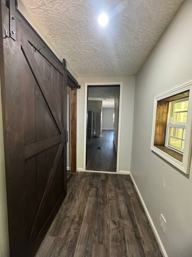 Building Photo - Spacious 3-4 Bedroom, 2 Bath Home for Rent...