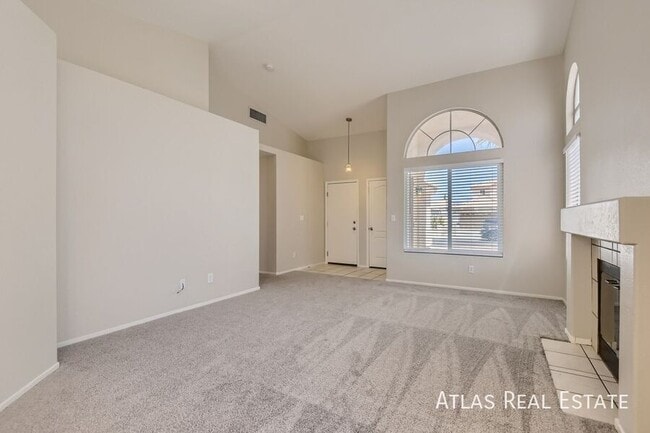 Building Photo - 1833 Fan Fare Dr