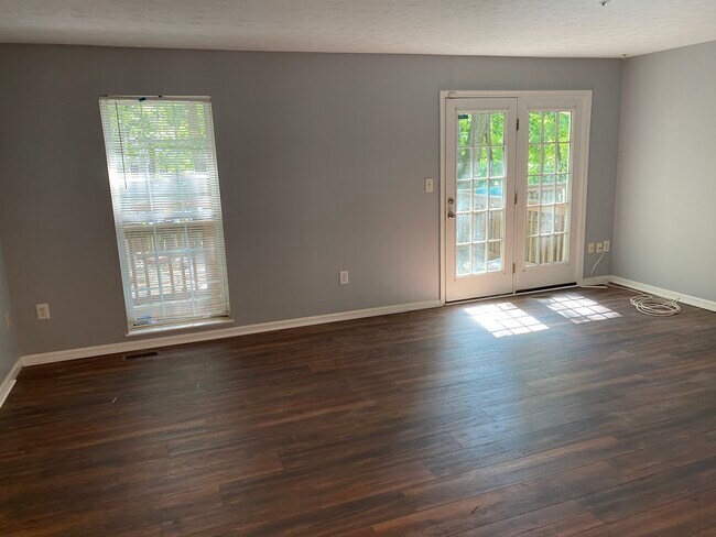 Sala de estar - 7812 Foxfarm Ln