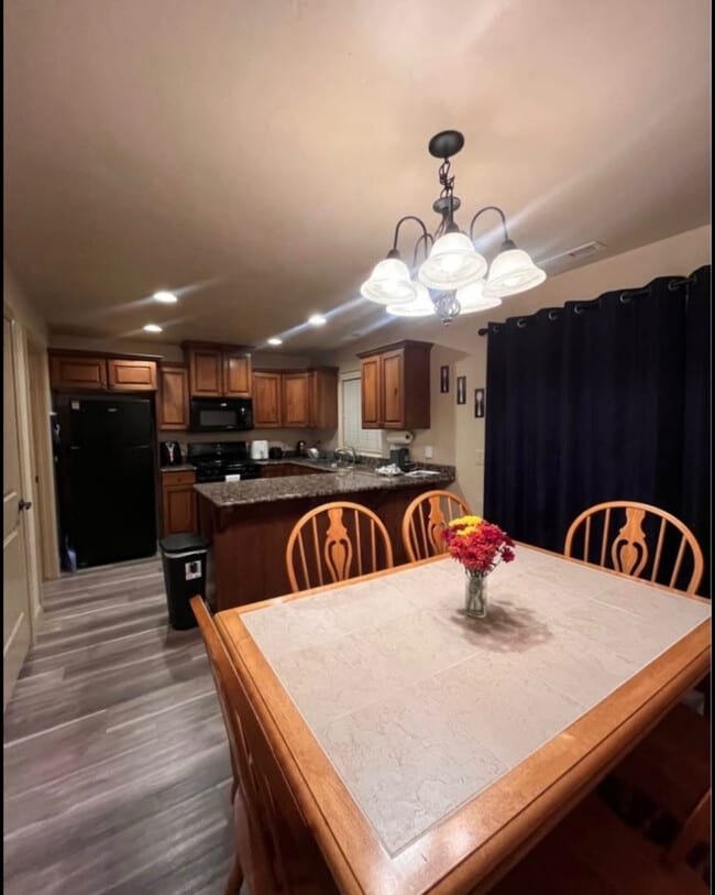 Building Photo - 920 S 25 E