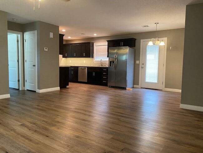 Building Photo - Beautiful Country Home For Lease!