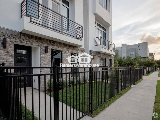 Building Photo - 5713 Larkin St