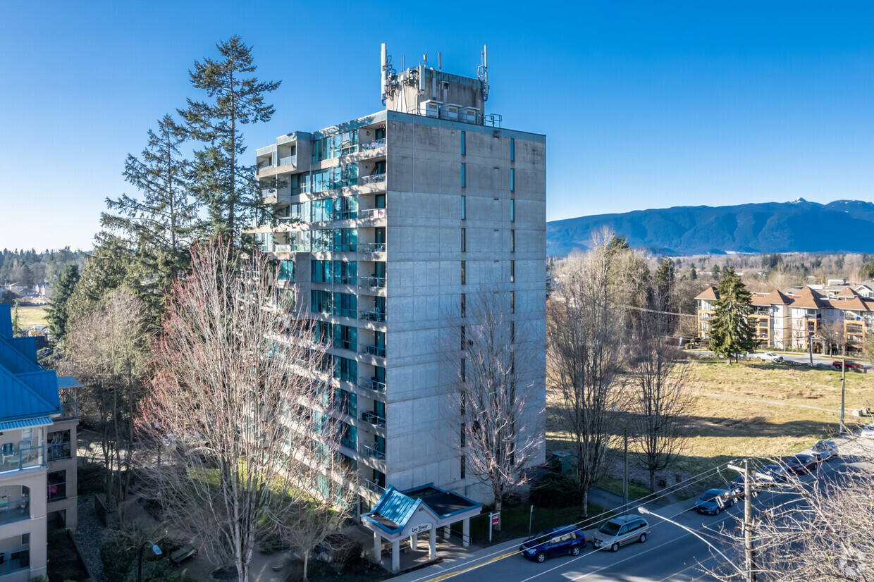 Primary Photo - Mainstreet Maple Ridge Apartments