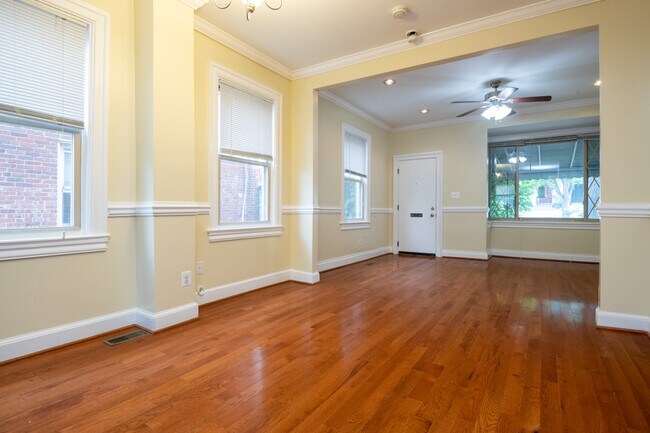 Foto del edificio - 524 Somerset Pl NW