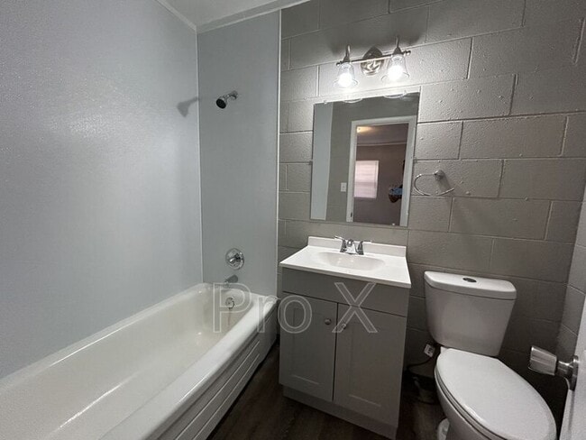 Building Photo - 1411 S Broadway St