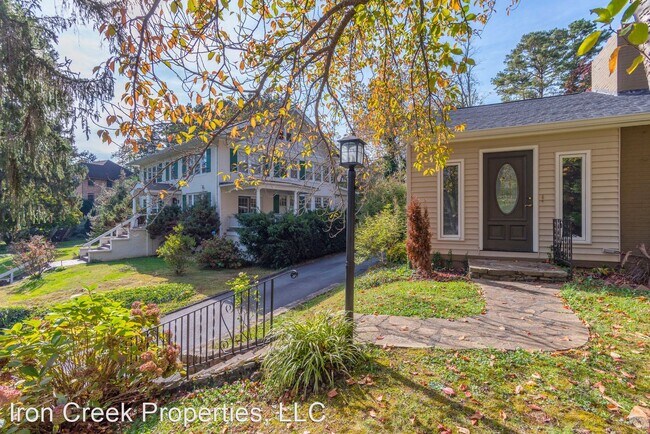 Foto del edificio - 3 br, 2 bath House - 70 W. Avon Parkway